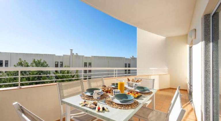 Apartment with private pool — photo 5
