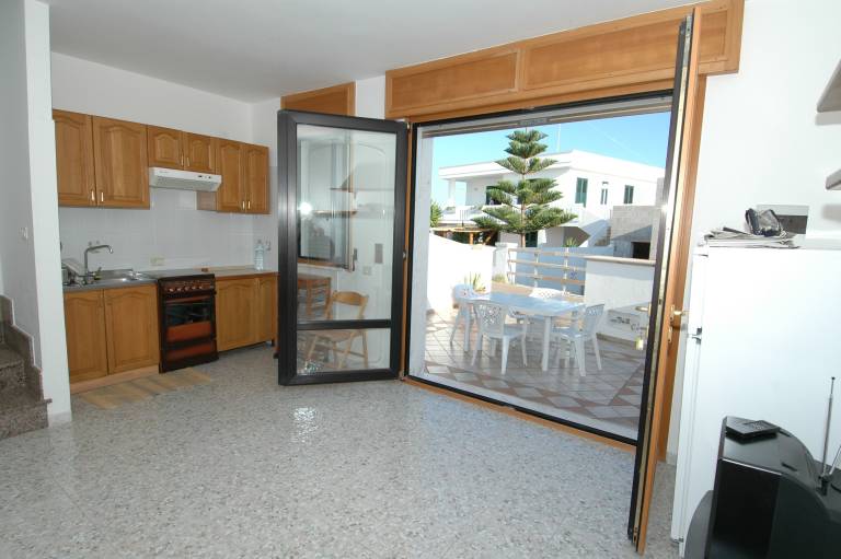 Apartment 'Baia Delle Sirene Le' with Private Terrace and Air Conditioning in Patu