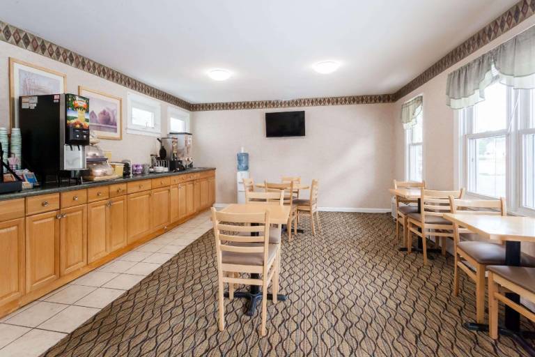 Travelodge by Wyndham Great Barrington Berkshires — photo 4