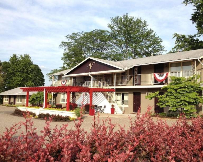 Vinehurst Inn And Suites — photo 5