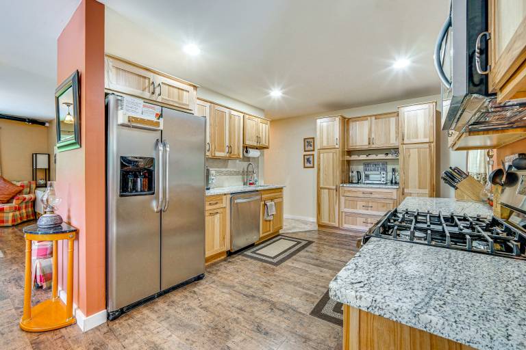 Wilmington Retreat Near Trails, Skiing & Festivals — photo 3