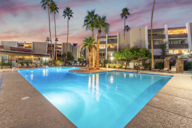 Walk to Old Town & Fashion Square Condo w Patio