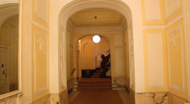 Rental apartment with patio — photo 2