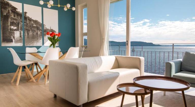 Luxury Lake View Apartments — photo 2