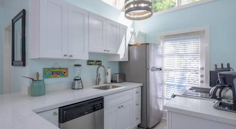 House with pool | Close to Southernmost Point | Pets allowed — photo 4