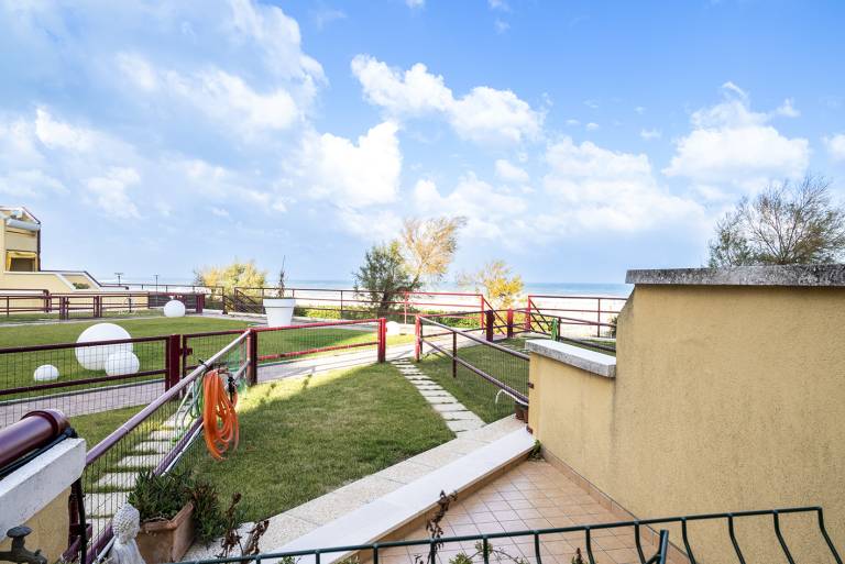 Holiday apartment with yard | Sea view in Senigallia