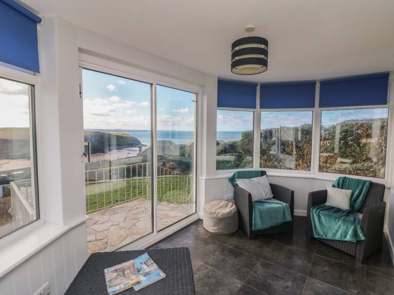Cottage with patio & yard | Beach view — photo 4