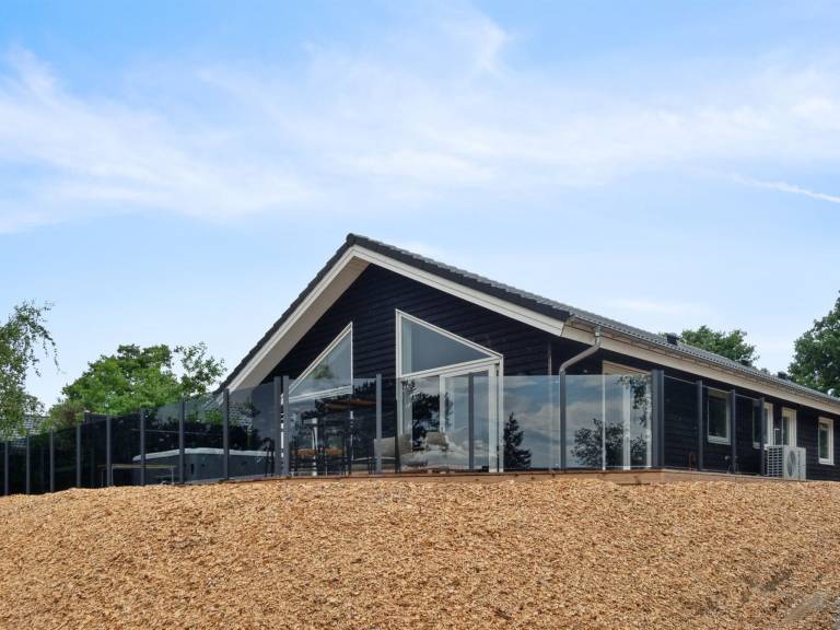 Children-friendly wonderful vacation home with hot tub & terrace | Sea view | Dogs allowed — photo 3