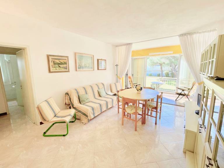 Apartment with pool & terrace — photo 4