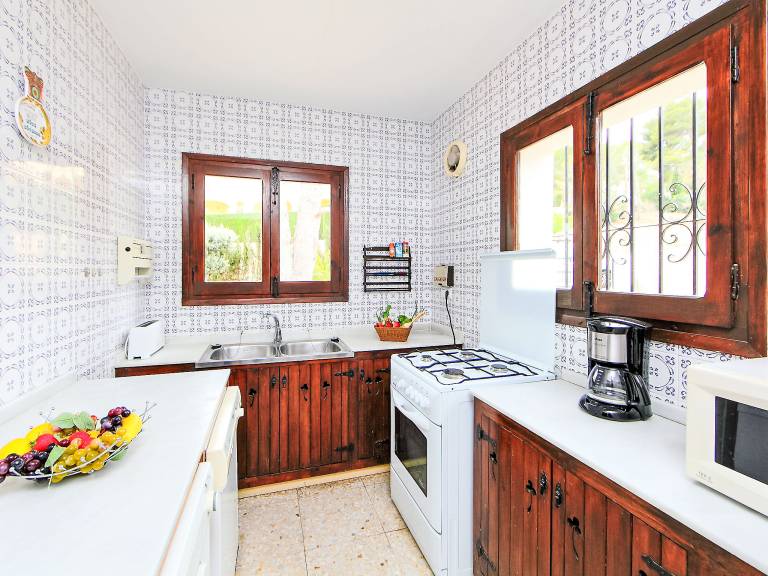 Children-friendly house with patio, private pool & garden | Dogs allowed — photo 5