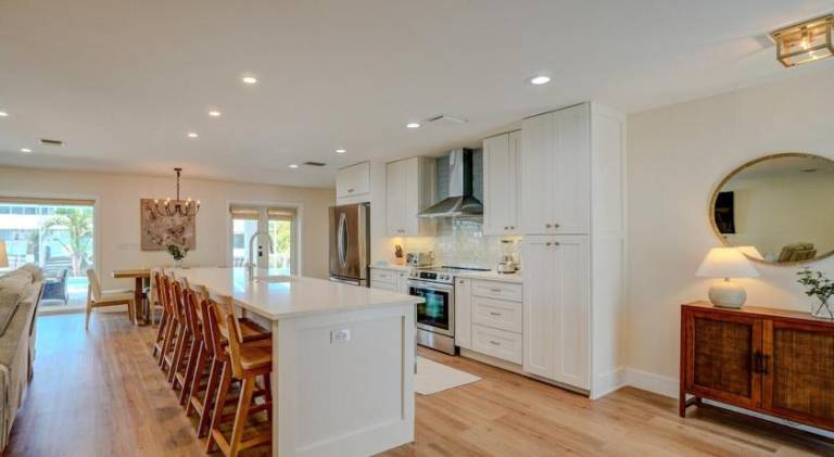 Lovely vacation home with pool | Pet-friendly — photo 2