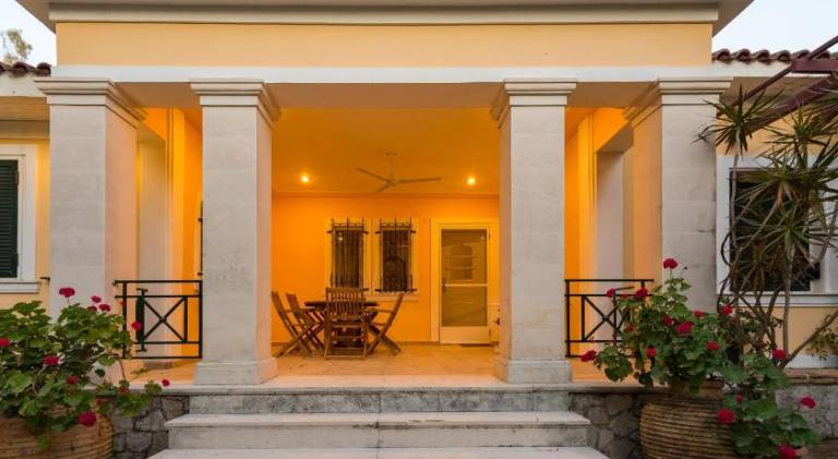 Villa with BBQ, terrace & garden — photo 2