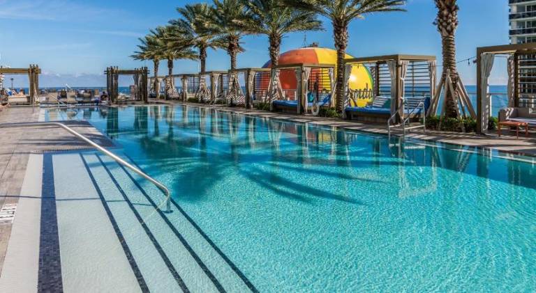 The Ultimate Resort - BEACHFRONT 2 BEDROOM APARTMENT WITH DIRECT OCEAN VIEW, ROOFTOP POOL, HOT TUB A — photo 3