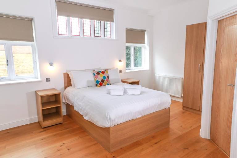 The Gables Aparthotel - Large Double Room in Leicester
