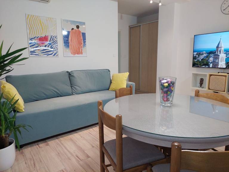 Fully equipped wonderful apartment with patio | Close to Diocletian's Palace | Perfect for remote work | Pet-friendly — photo 3