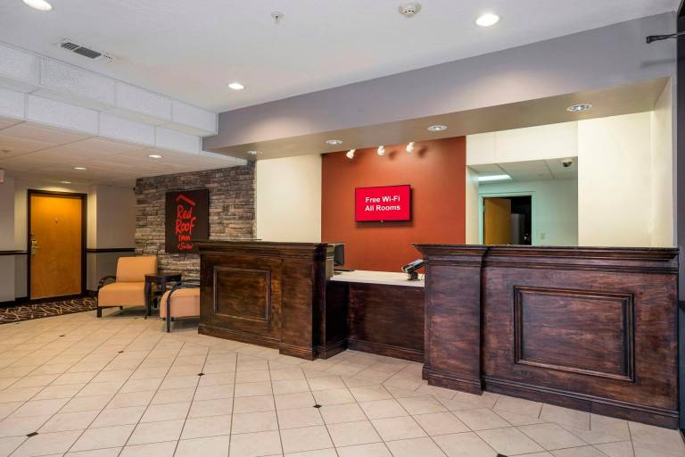 Red Roof Inn & Suites Biloxi - Ocean Springs in D'Iberville, MS