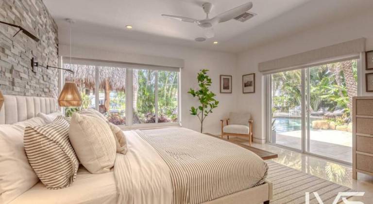 Imperial Waterfront Villa- Walk to Beach Pool & Spa — photo 2