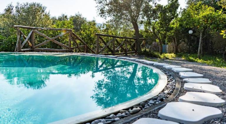 Spacious rental apartment with pool | Pet-friendly — photo 2