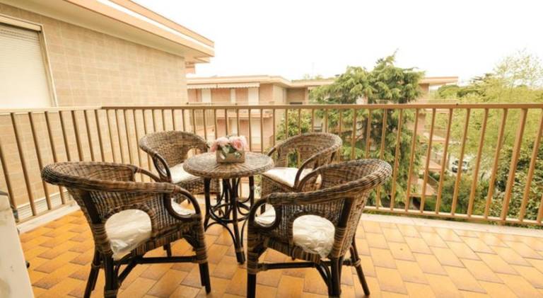 Rental apartment with yard in Pineto