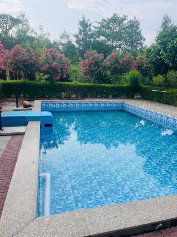 Vacation home with barbecue, terrace & jacuzzi | Perfect for remote work in Faridabad