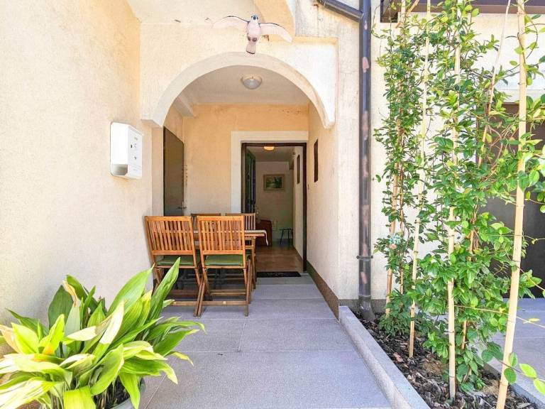 Apartment with patio & barbecue in Novigrad