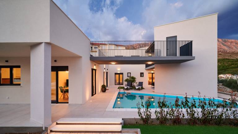Villa with grill, private pool & patio | Beach view in Omis