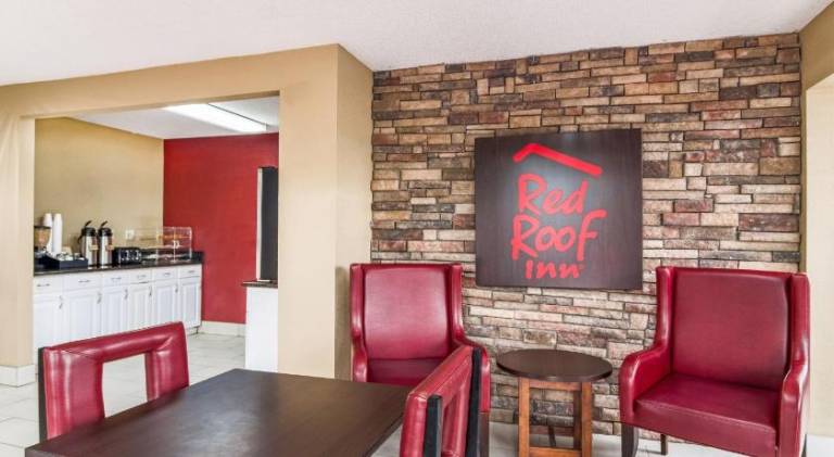 Red Roof Inn Acworth - Emerson/ LakePoint South — photo 4