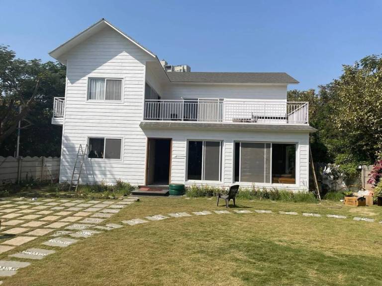 Private room  Amanora Park Town