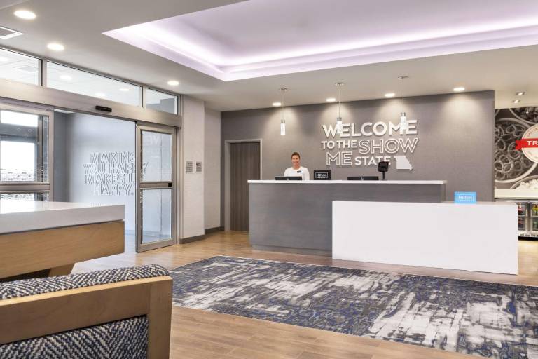 Hampton Inn & Suites St. Charles Old Town Area — photo 3