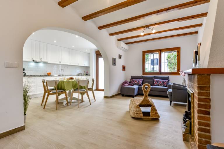 Fully equipped beautiful bungalow with barbecue, terrace & yard | Pets are welcome — photo 4