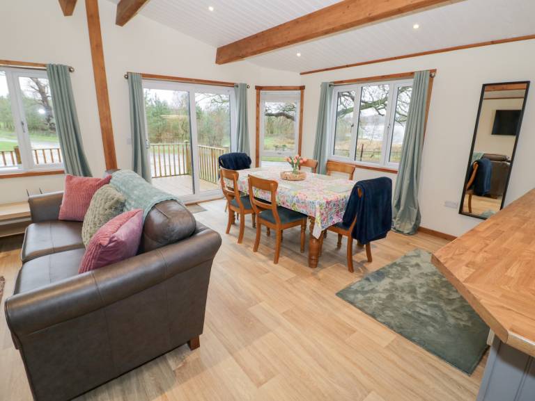Cottage with garden — photo 4