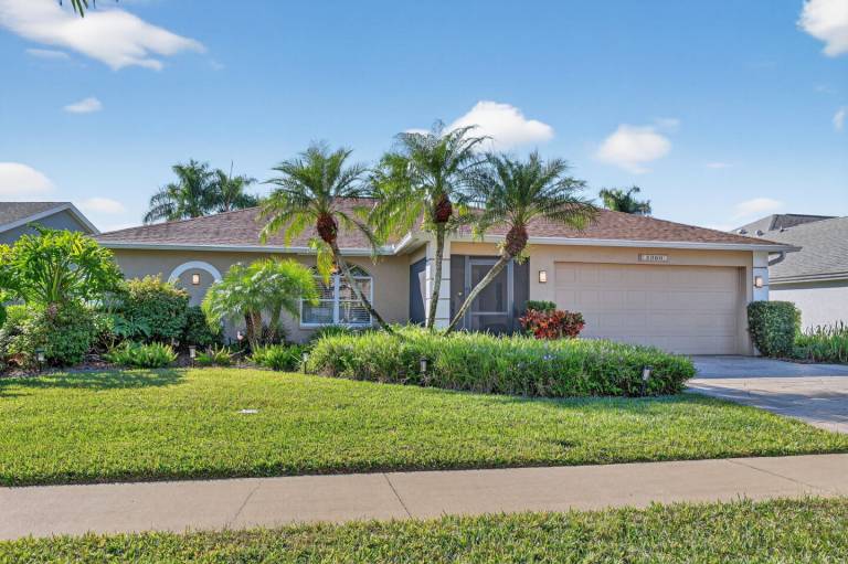 Family-friendly lovely vacation home with private pool & grill | Pets allowed — photo 2
