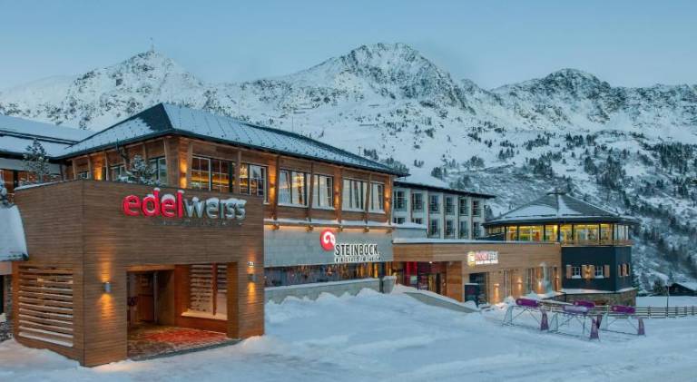 Superior Hotel Edelweiss in Tweng