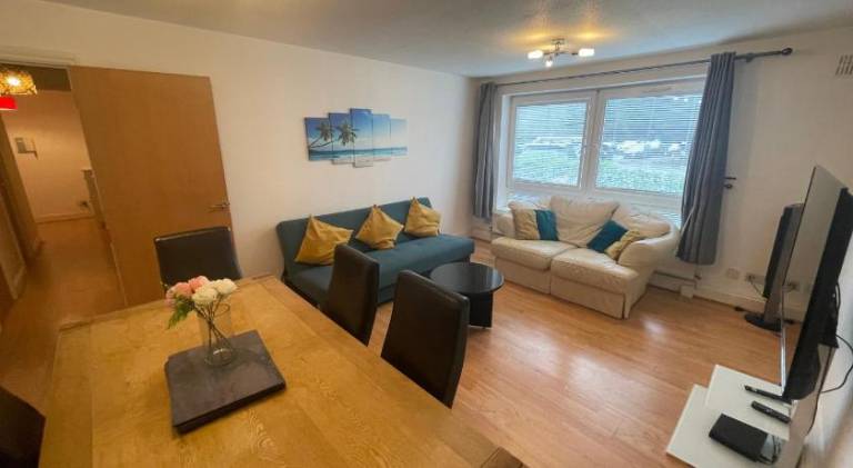 Holiday apartment with 2 rooms for 6 persons in Hayes