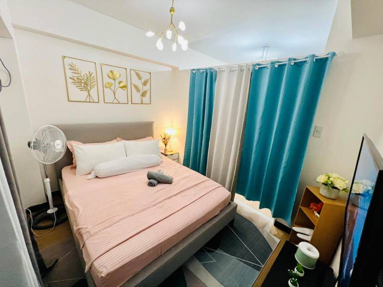 Apartment with yard, barbecue & pool in Quezon City