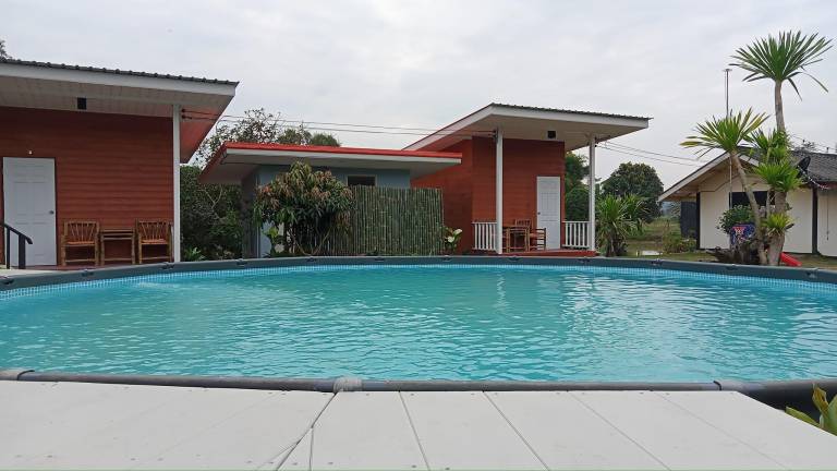 Bungalow with pool, yard & barbeque in Chiang Rai