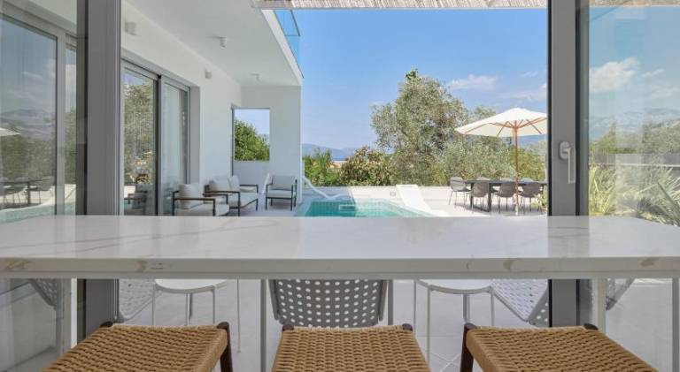Villa with pool — photo 3