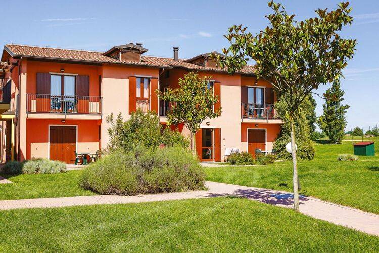 Child-friendly wonderful apartment with patio, yard & pool | Dogs allowed — photo 2