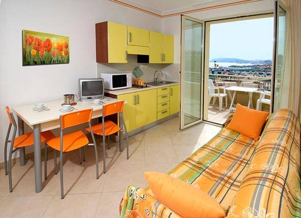 Serviced apartment with terrace & garden | Next to the beach | Pets allowed — photo 2