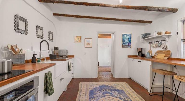 Soulful Historic Adobe - 5 Mins to Plaza - Spacious and Inspiring — photo 5