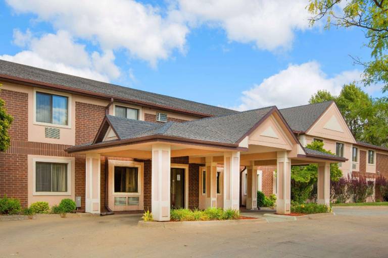 Super 8 by Wyndham Clive IA in Clive, IA