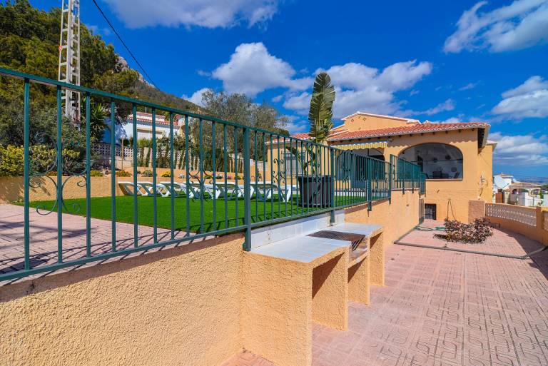 Villa with private pool, patio & yard — photo 5