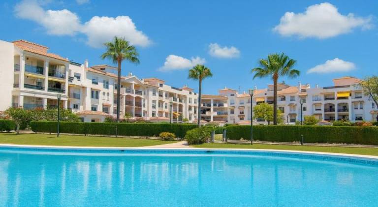 Holiday apartment with pool in Marbella
