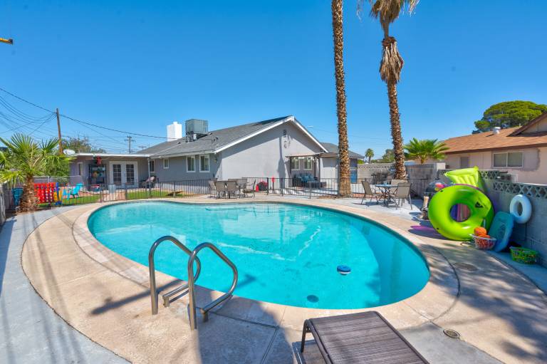 Hus Charleston Estates