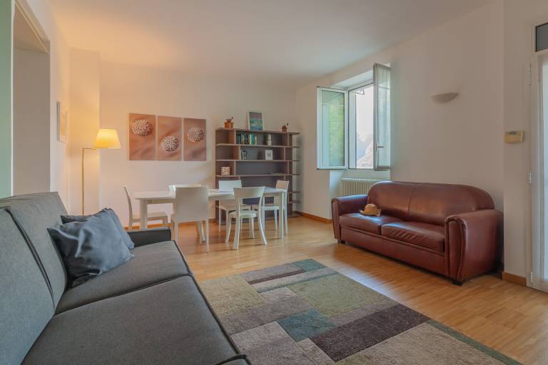 Rental apartment with yard in Varenna