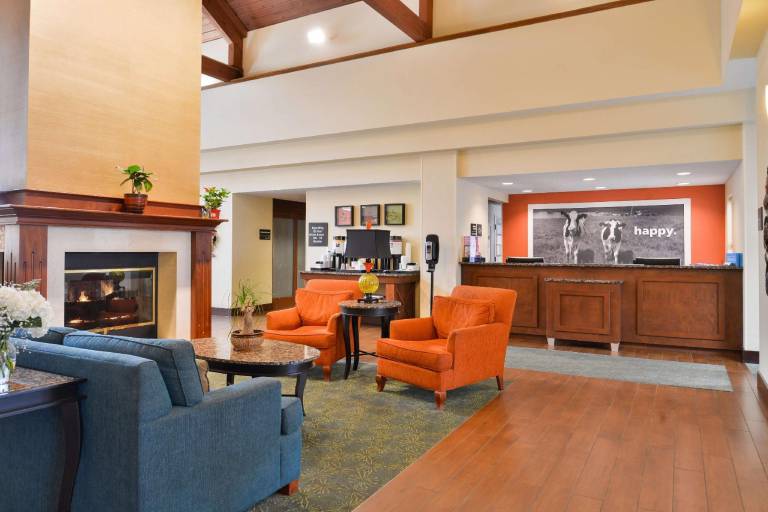 Hampton Inn & Suites Newport News-Airport (Oyster Point Area) — photo 3