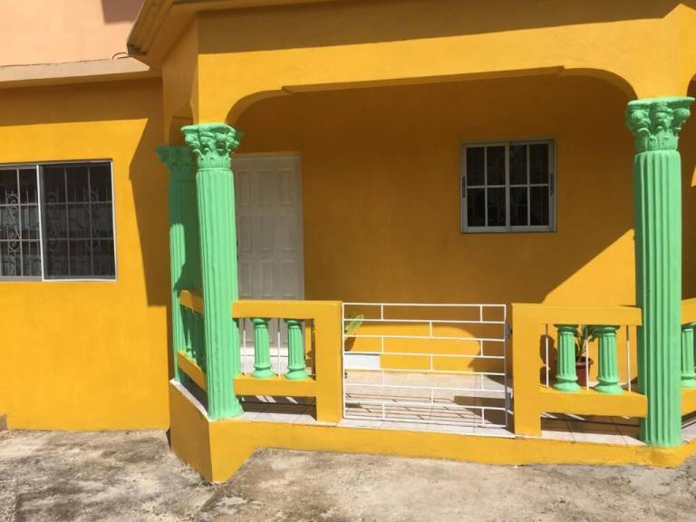 House Runaway Bay