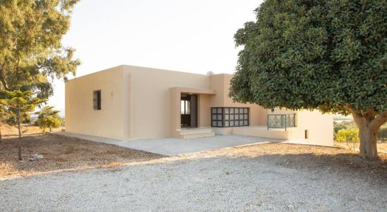 Villa with terrace & yard — photo 5