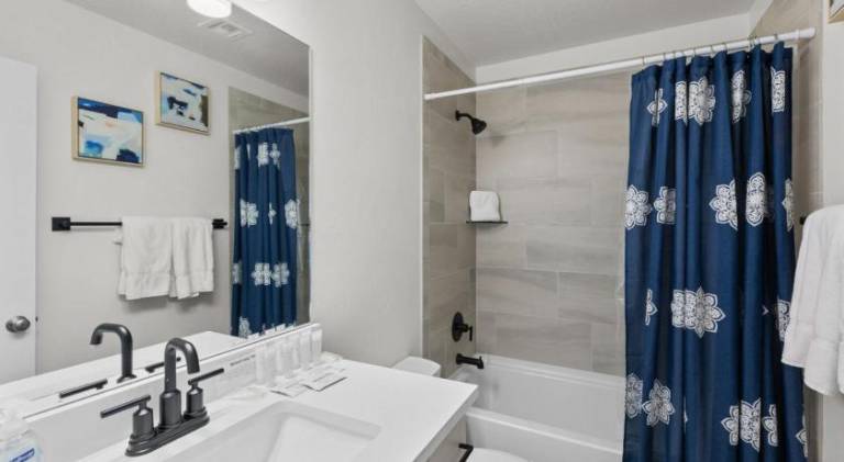 Vacation home with pool & jacuzzi — photo 4
