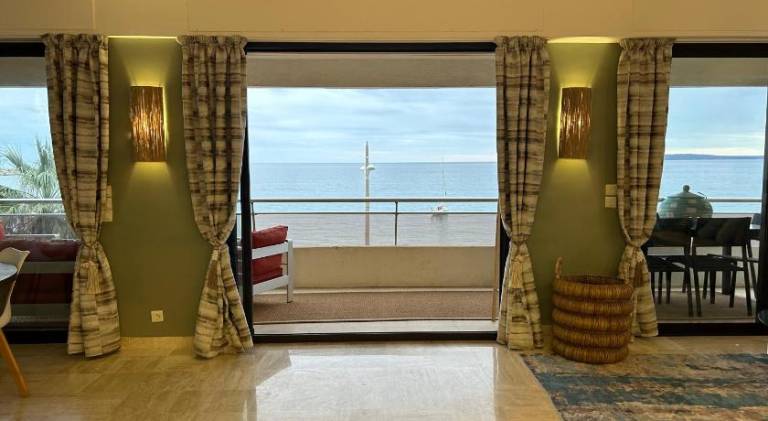 Premium Sea Front Apartment — photo 2